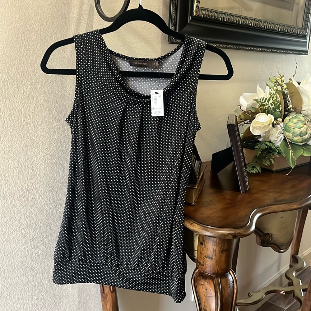 Sleeveless women’s top 
Never worn new with tags